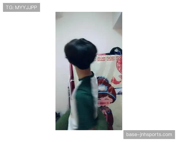 苏翊鸣那件外套的价钱，和我一个月生活费放一起我就笑不出来了